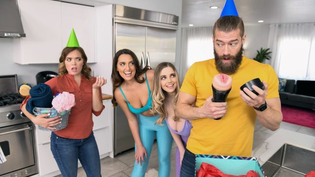 Brazzers – Ngentotin Cewek Cewek Lesbian Panas Di Kosan