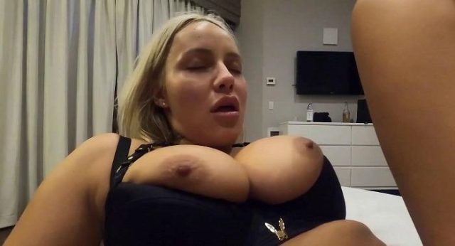Dikocok Habis-habisan Sama Kylie Page, Kontol Gede Sampe Penuh Di Dalem