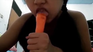 Mahasiswi Main Wortel Sampe Basah Minta Ampun
