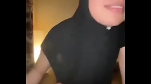 Ngesek Memek Ketat Jilbab Digoyang Kontol Besar