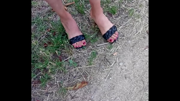 Ibu-ibu Arab Pelacur Dengan Jari Kaki Seksi Dan Heels Yang Bikin Ngaceng