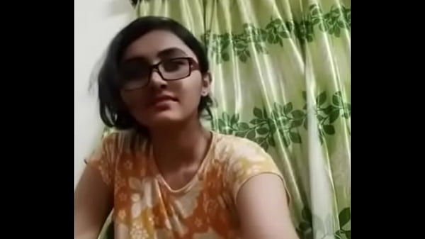 Desi Bos Seksi Yang Bikin Panas