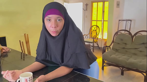 Menggoda Madrastra Arab Berhijab Hingga Tak Kuasa Menolak
