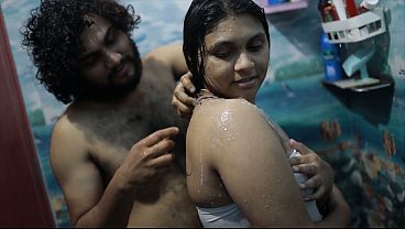 Cewek India Mandi Bareng Abang Tiri, Makin Panas Makin Liar