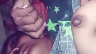 Desi Cewek Lembut, Jari Mainin Memek Basah
