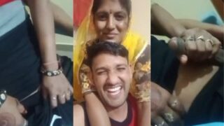 Ibu Tetangga Tua Ngocok Kontol Adik Iparnya Di Bokep Rajasthan
