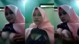 Jilbab Dibuka, Toket Gede Melotot Siap Digoyang.