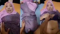 Ngewe Sama Tante Jilbab Montok, Dijamin Muncrat Sampai Lupa Diri