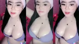 Sasa Belahan Dada Montok Basah Kena Guyur, Bikin Lihat Ngiler Pengen Jilat.