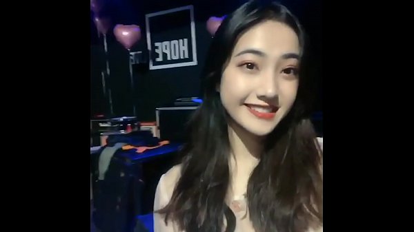 Cewek Cina Model Cantik, Goyangannya Bikin Makin Tegang