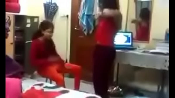 Lucah Di Hostel, Bahasa Hindi Bikin Basah