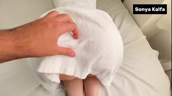 Ibu Tiri Seksi Ngentot Habis Berenang