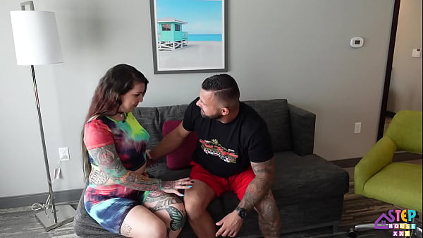 Neveah Rose Ngencrotin Kontol Tiri Sendiri Sampe Muncrat