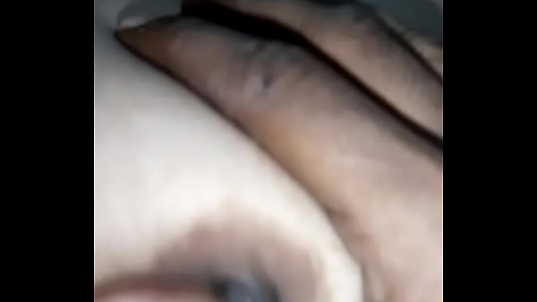 Hiru Bhabhi Sange Gila-gilaan, Bibir Merah Basah Kena Peluh