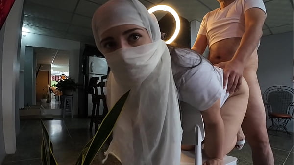 Ibu Berjilbab Digenjot Keras Sampai Air Mani Penuh Di Lubang Belakang