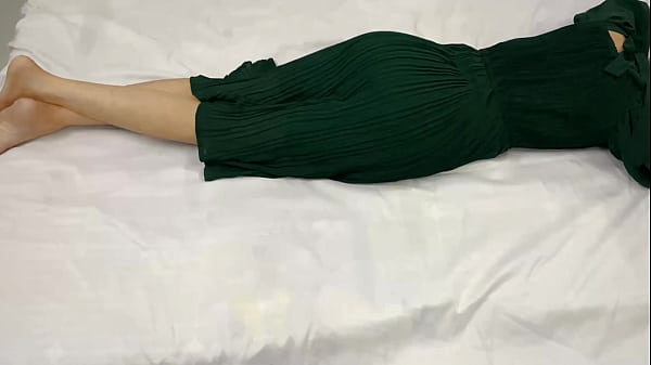 Abis Magrib, Adik Tiri Umur 18 Tahun Sendirian Di Kamar, Gue Nyusul Ke Kamarnya Dan Ngentot Memeknya Sampai Malam.