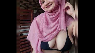 Twerk Montok Jilbab, Goyangannya Bikin Makin Greget