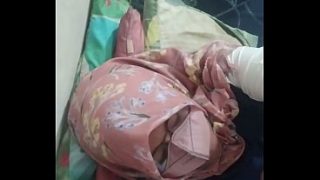 Tante Riani Ngempet Kontol Sambil Nikmatin Bikin Makin Tegang