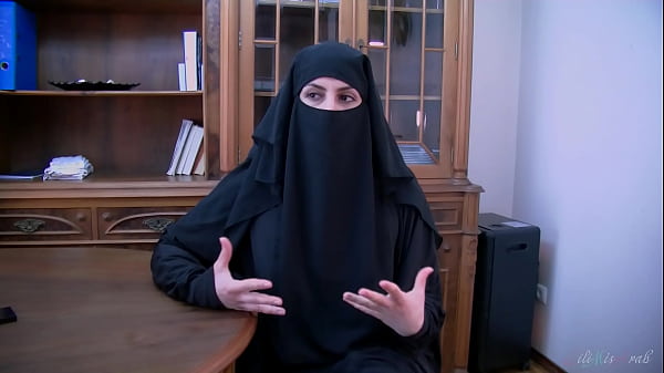 Kesepakatan Abad Ini Ditutup Dengan Sepong Dari Pelacur Berhijab Arab, Si Lilimissarab