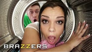Liat Nih! Mesinnya Macet, Si Cewek Nyempit, Langsung Dirobrok Sama Bintang Brazzers – Kompilasi Panas Penuh Adegan Liar Yang Bikin Kelojotan!