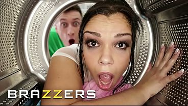 Liat Nih! Mesinnya Macet, Si Cewek Nyempit, Langsung Dirobrok Sama Bintang Brazzers – Kompilasi Panas Penuh Adegan Liar Yang Bikin Kelojotan!
