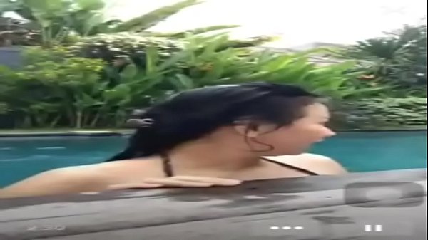 Live Colok Di Kolam Renang Sambil Siaran Langsung, Makin Basah Dan Panas