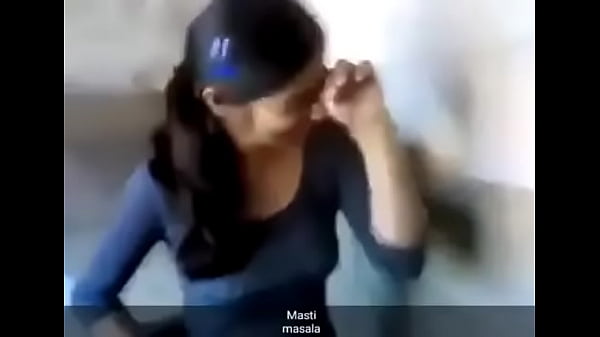 Desi Cewek Panas Ngelepaskan Pakaian..