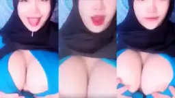 Hijab Biru Arrazyny, Bikin Lihat Makin Penasaran, Dada Montok Menggoda