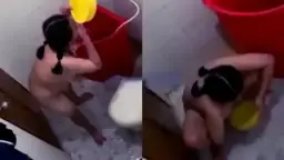 Intip Cewek Seksi Montok Mandi, Toketnya Goyang Bikin Meleleh.