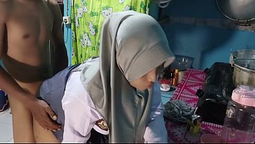Ngencrotin Adik Ipar Sambil Ngeluarin Semua Isi Perut.