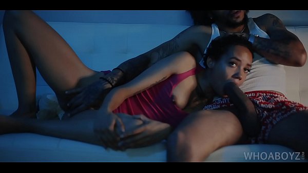 Anak Tiri Digauli Bapak Tiri Sambil Nyepong Kontol