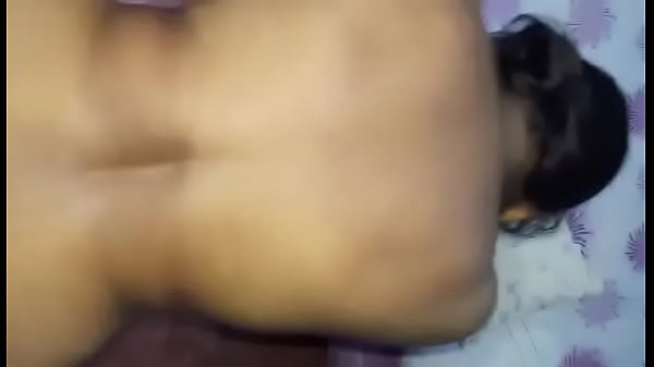 Desi Istri Lagi Doggy, Ngewe Sambil Ngos-ngosan