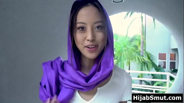 Ngentotin Terus, Cewek Hijab Horny Gak Bisa Berhenti Mikirin Kontol.
