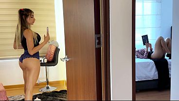 Wow, Ibu Mertua Yang Hot Banget! Sambil Dengerin Erangan Dari Kamar Sebelah, Dia Langsung Basah Dan Mainin Diri Sendiri!