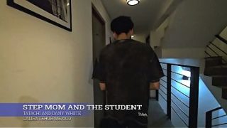 Ibu Tiri Lagi Ngajarin Murid Panas, Sampe Basah Semua.