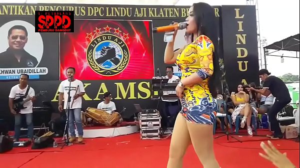 Tari Erotis Indonesia – Sintya Riske Goyang Liar Bikin Mampus Di Atas Panggung