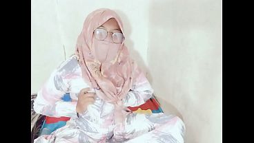 Tante Seksi Indonesia Lagi Viral Colmek Pake Botol, Bikin Ngiler Semua.