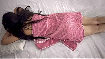Nri Cewek Pantatnya Dipijit Sama Pelayan, Terus Ditusuk Memek Sambil Pantat Gede Digoyang.