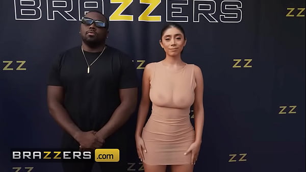 Violet Myers Pamer Lubang Pantat Ke Paparazzi, Bikin Ngaceng