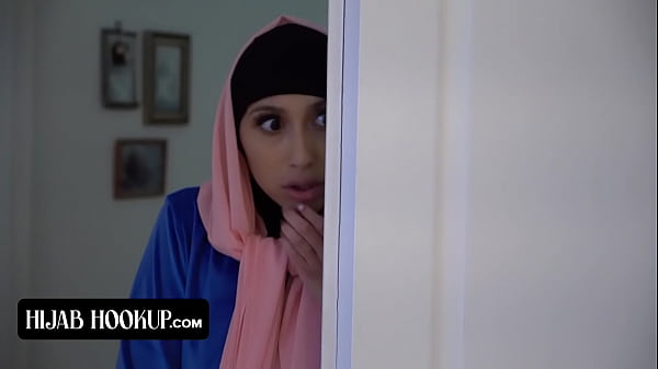 Penuh Nafsu, Si Cantik Berhijab Dengan Bokong Sempurna Digilas Habis Oleh Instruktur Horny.