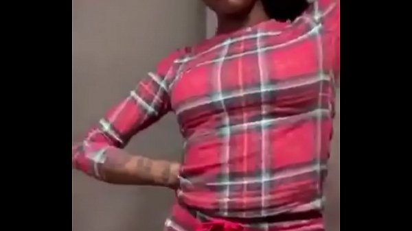 Asian Doll Goyangin Pantat Montoknya Di Instagram Live Sambil Nyanyi Lagu Baru, Mulut Makin Liar Bikin Makin Panas