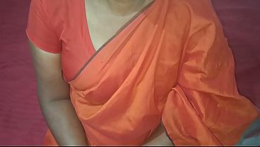 Wanita Asia Lagi Mainin Diri Sendiri, Basah Sampai Ke Lantai.