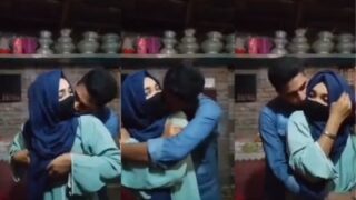 Brengsek, Di Belakang Orang Tua, Si Kakak Mainin Tetek Adeknya Sendiri Di Karachi.