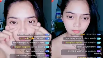Live Cewek Toge Goyang, Bra Nyasar Di Kasur.