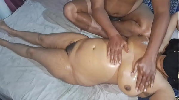 Desi Indian Bhabhi Bugil Total, Pijat Erotis Bikin Merem Melek