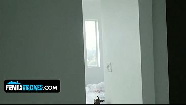 Blonde Sialan Daisy Stone Dihajar Air Mani Kakak Tiri Yang Horny