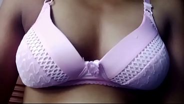 Makan Malam Sambil Liat Cewek India Super Seksi Bikin Makin Bernafsu.