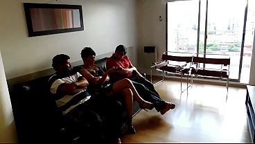 Gak Ada Tontonan Di Tv, Akhirnya Aku Ngewe Sama Tukang Ledeng Dan Temen Suami, Crot Bareng Puas Banget.