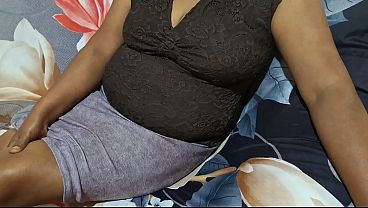Ibu Tiri Asia Yang Horny Lagi Liburan, Siap Digoyang Di Kamar Hotel.