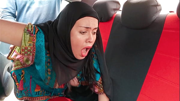 Ibu Tiri India Pakai Hijab Digenjot Di Dalam Mobil, Makin Greget Pas Diemut.